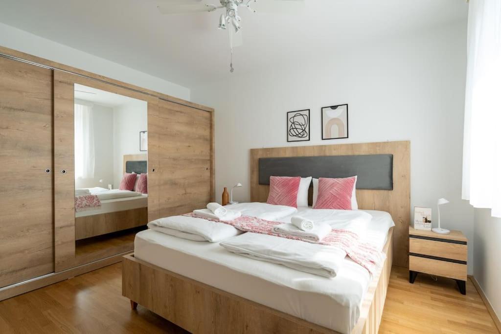 Elegant 1Br Flat With Balcony By Hm Apartment Vienna Exterior photo