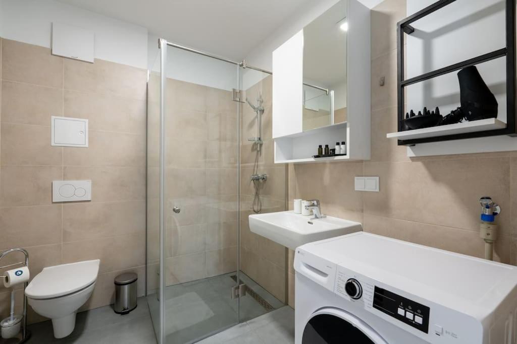 Elegant 1Br Flat With Balcony By Hm Apartment Vienna Exterior photo