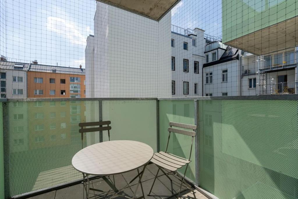 Elegant 1Br Flat With Balcony By Hm Apartment Vienna Exterior photo